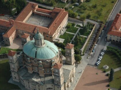 VICOFORTE (CN). Santuario Regina Montis Regalis, dipinto e affresco con Sindone.