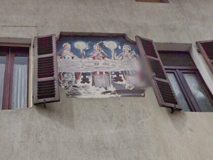 ANDEZENO (To). Via Cavour, 61, su casa privata.