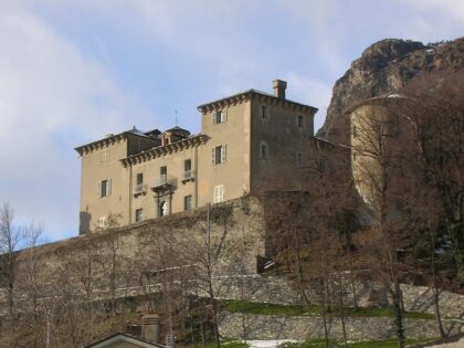 CHATILLON (Ao). Castello dei Passserind’Entreves, con vetrata con immagine sindonica.