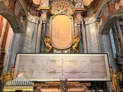 TORINO. Chiesa della Santissima Annunziata con copia della Sindone.