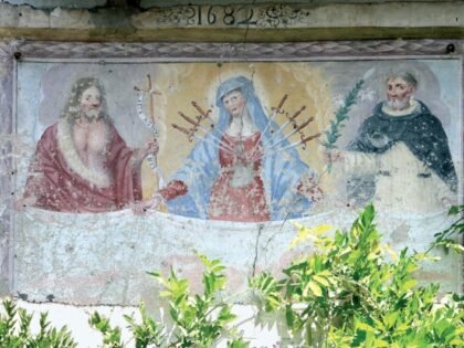 CHIAVERANO (TO). Strada principale, casa privata, con immagine sindonica.