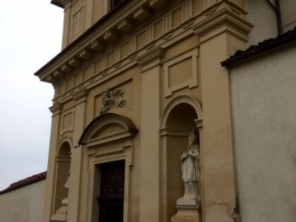 PINEROLO (TO). Monastero della Visitazione, con tela a tema sindonico.