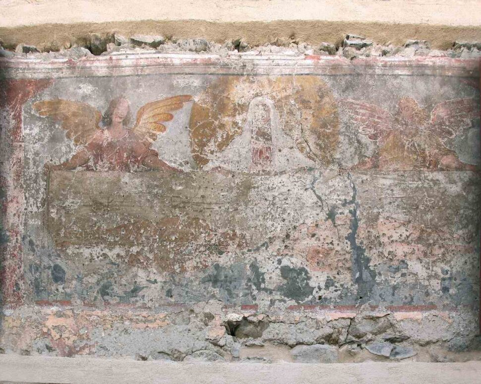 ENTRACQUE (CN). Casa privata. Piazza Giovanni XXIII, con affresco sindonico.