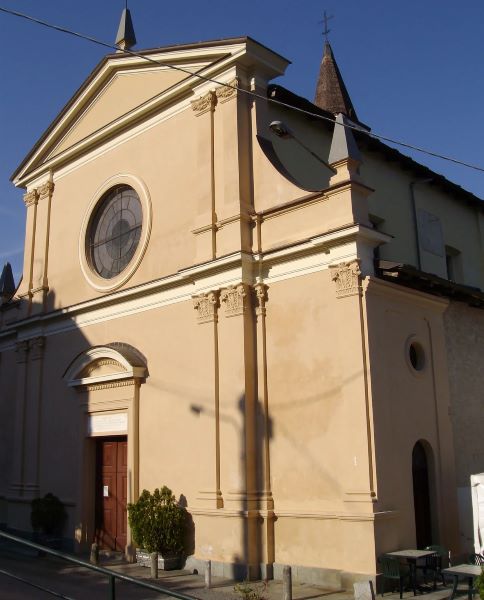 GIAVENO (TO), Borgata Maddalena. Chiesa di Santa Maria Maddalena con rilievo a tema sindonico.