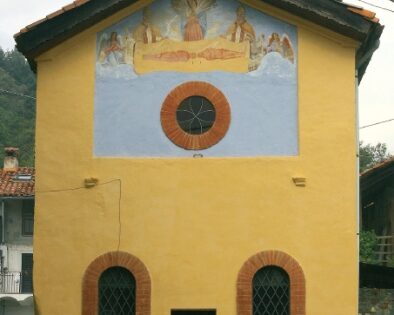 LEVONE (To). Cappella di S. Antonio abate e di San Michele. Frazione Fornaci. Affresco sindonico in facciata.