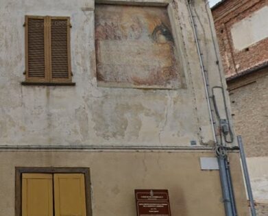 LOMBRIASCO (To). Immagine sindonica su edificio privato in via Ponte Cesare 22.