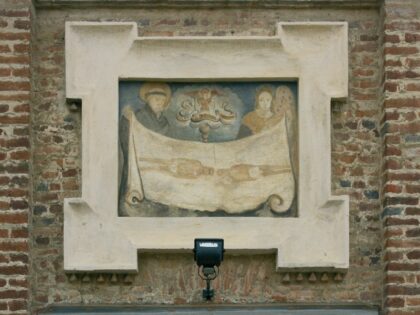 CARIGNANO (TO), fraz. Tetti Peretti. Cappella dei Santi Bernardo abate e Antonio abate, con affresco sindonico.