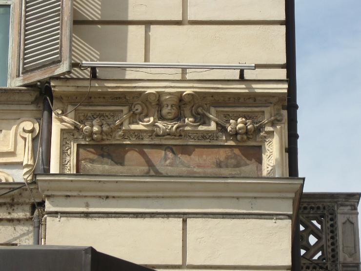 TORINO, Piazza San Carlo. Immagine della Sacra Sindone su casa privata.