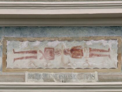 S. MAURIZIO CANAVESE (T0). Parrochia di S. Maurizio. Immagine sindonica in facciata.